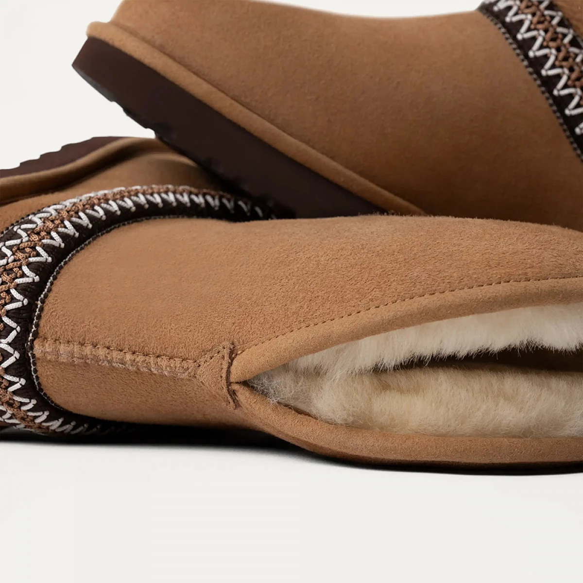 UGG Classic Short Crescent Chestnut — фото 6