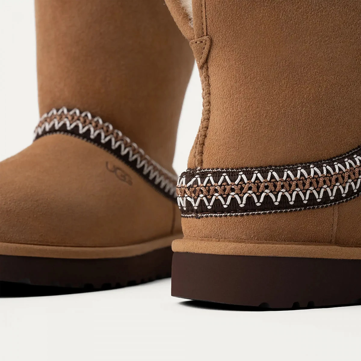 UGG Classic Short Crescent Chestnut — фото 5