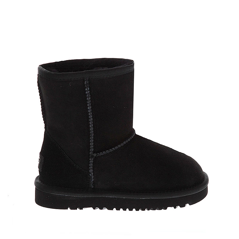 UGG Kids Classic Short Black в цвете Черный