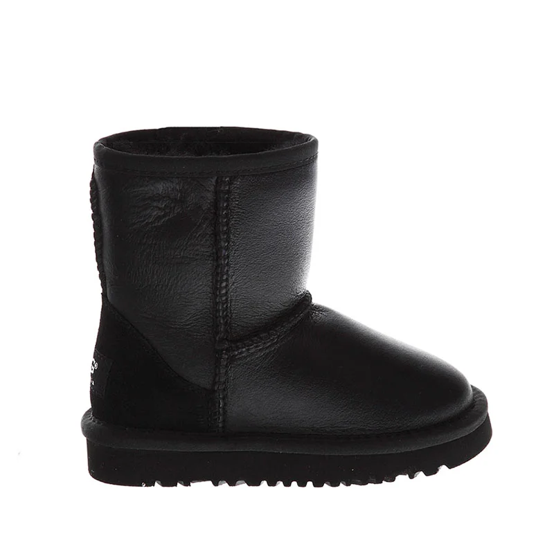UGG Kids Classic Short Metallic Black в цвете Черный